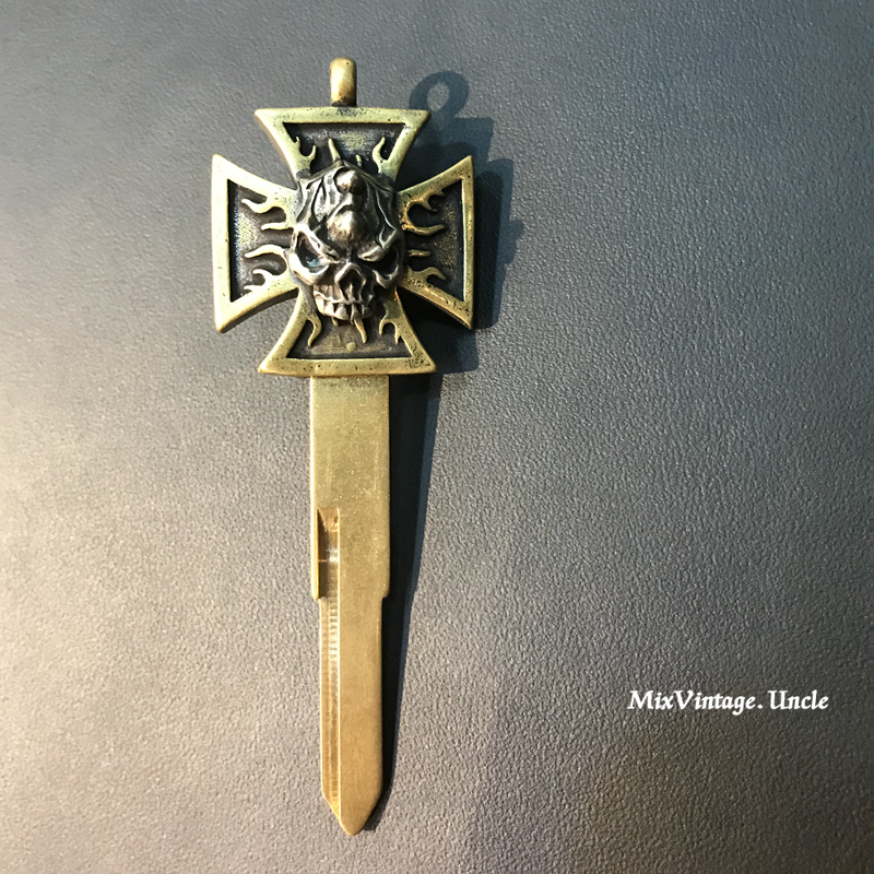 MIXVINTAGE personality pure copper locomotive cross skeleton retro handmade key modified key locomotive