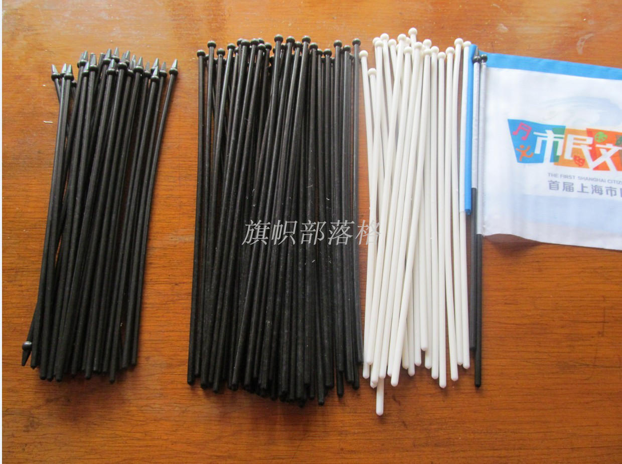 White small chess lever black hand chess lever solid hand-in-hand Chess Club with small chess-wood chess