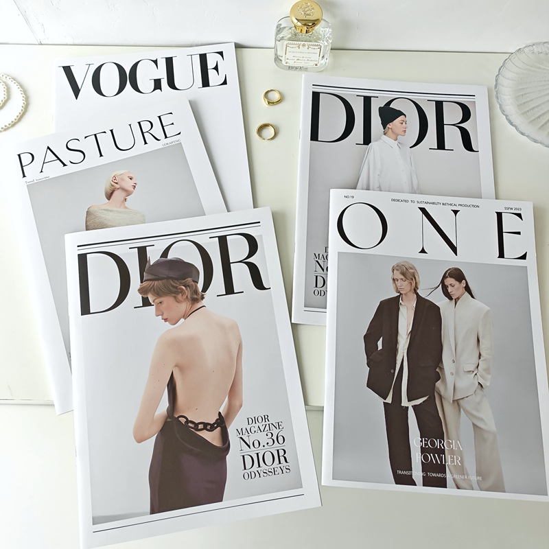Instagram Influencer Magazine Books, Photo Props, English Books, Photography Backgrounds, Soft Decoration Cards, European and American Magazine Covers