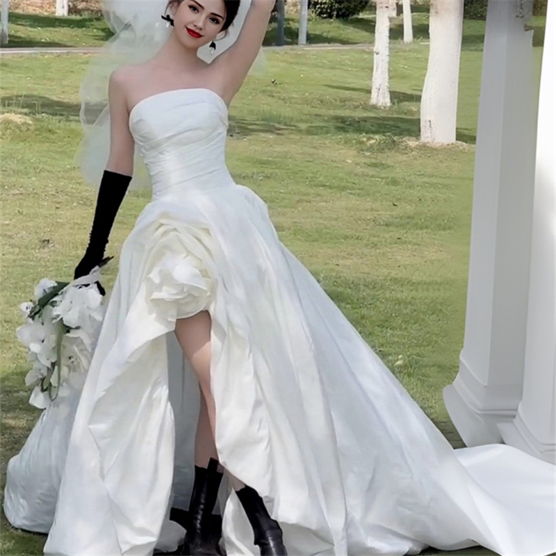 White rear support suitable for photo sessions, wedding dress, french style, flowered