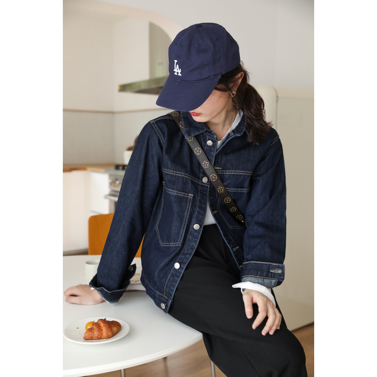 Hi Sen live dark blue short denim jacket female 2022 new spring and autumn dress shoulder small jacket autumn