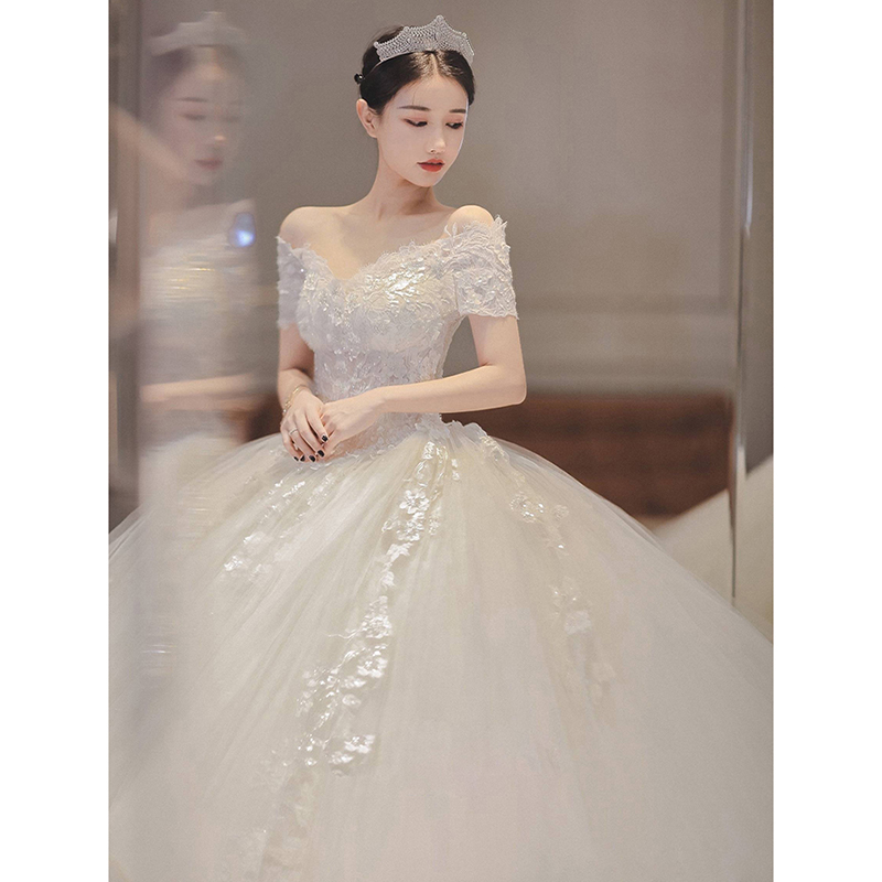 French wedding dress 2023 new temperament bride shoulder a small small size drag the arm of pregnant women