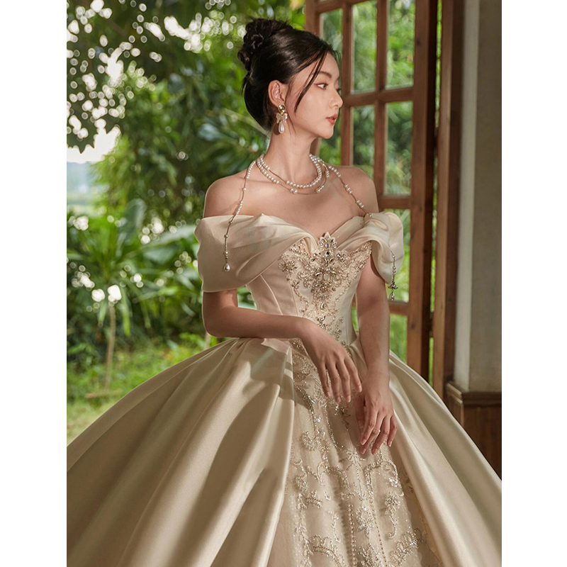 One -character satin noodle wedding dress 2024 new bride main yarn high -level texture French retro in princess escape princess One -character satin noodle wedding dress 2024 new bride main yarn high -level texture French retro in princess escape princess