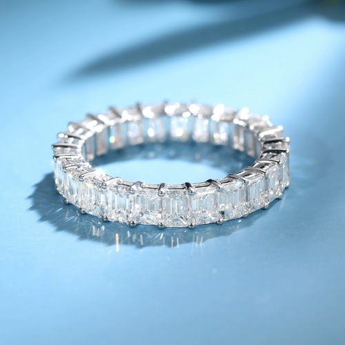 Платиновое обручальное кольцо, с драгоценным камнем, белое золото 18 карат, инкрустировано бриллиантами