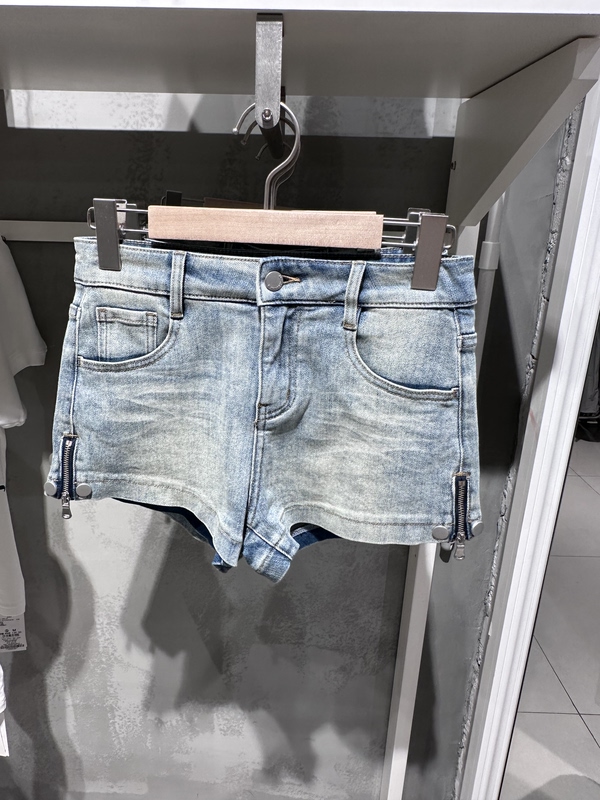 Wmanagement Genuine Generation Go Hottie Low Waist Denim Shorts