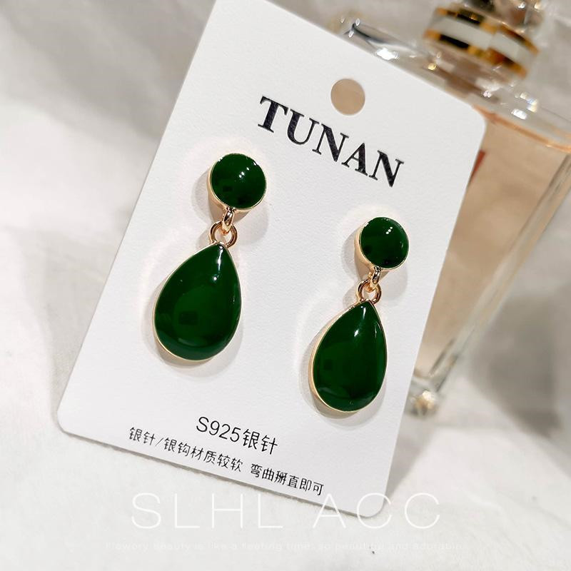 Court retro Morandi earrings year new trendy Korean temperament net red Hong Kong style ear acupuncture female long version water drop earrings