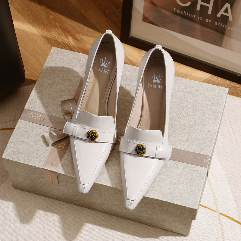 French Minimalist Niche Design Pointed Toe Stiletto Shallow Mouth Metal Decoration Daily Commuting Off-White Women's Shoes