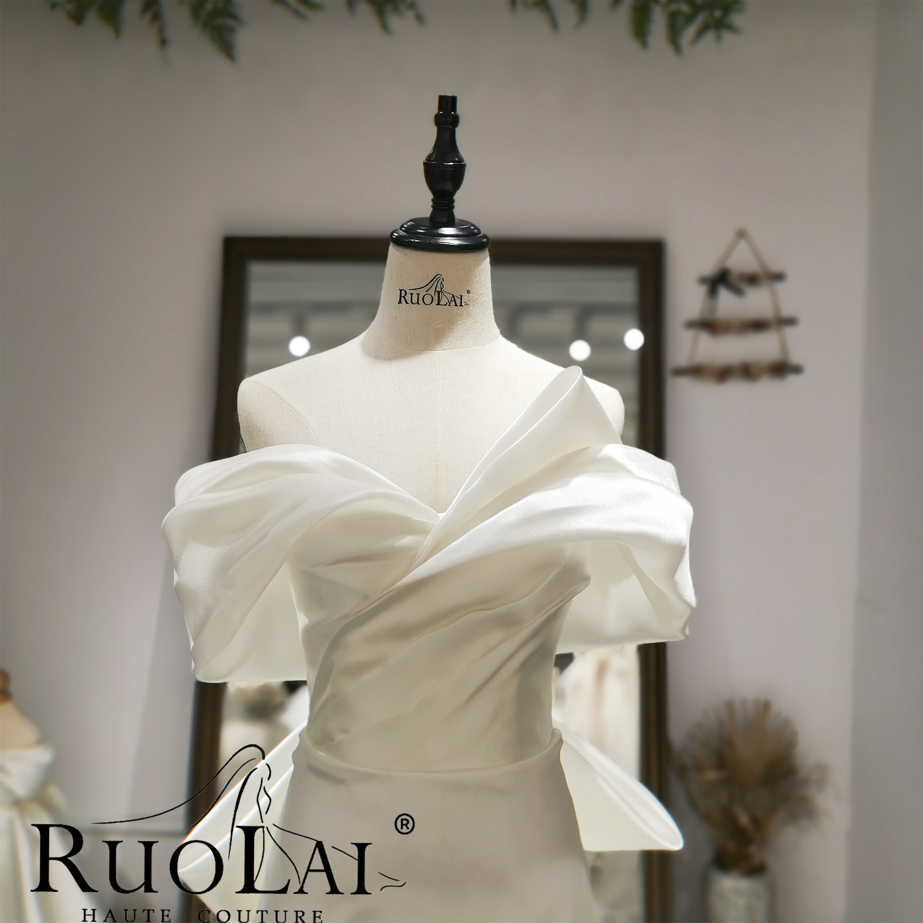 French bride, shoulder, simple satin fishtail wedding dough outdoor wedding banquet, butterfly knot repair main wedding dress French bride, shoulder, simple satin fishtail wedding dough outdoor wedding banquet, butterfly knot repair main wedding dress