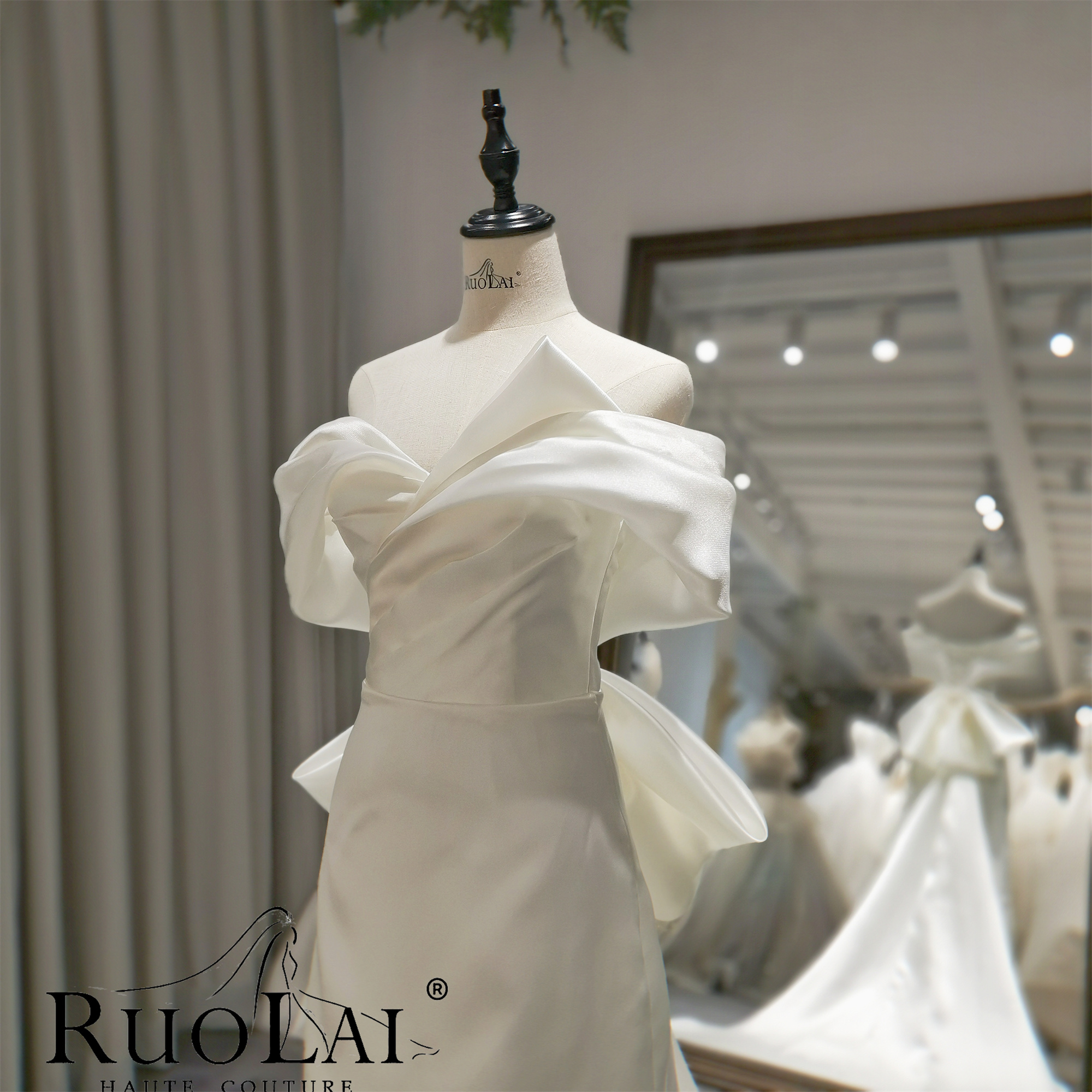 French bride, shoulder, simple satin fishtail wedding dough outdoor wedding banquet, butterfly knot repair main wedding dress French bride, shoulder, simple satin fishtail wedding dough outdoor wedding banquet, butterfly knot repair main wedding dress