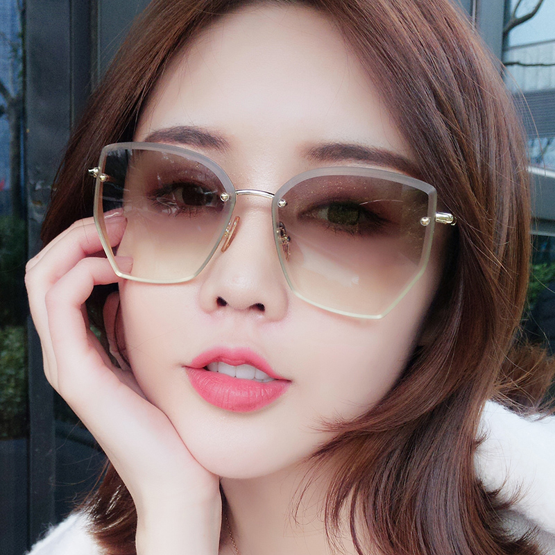 2021 new sunglasses female Korean version of tide round face anti-UV net red face brown sunglasses street glasses