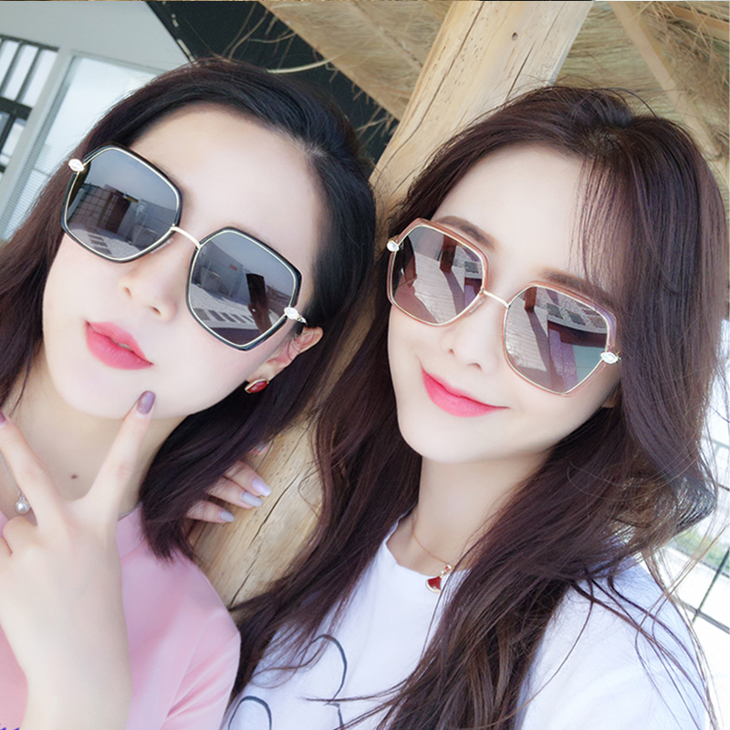 2021 new partial light net red street shoot star sunglasses female tide round face thin square face sunglasses Korean version of Instagram