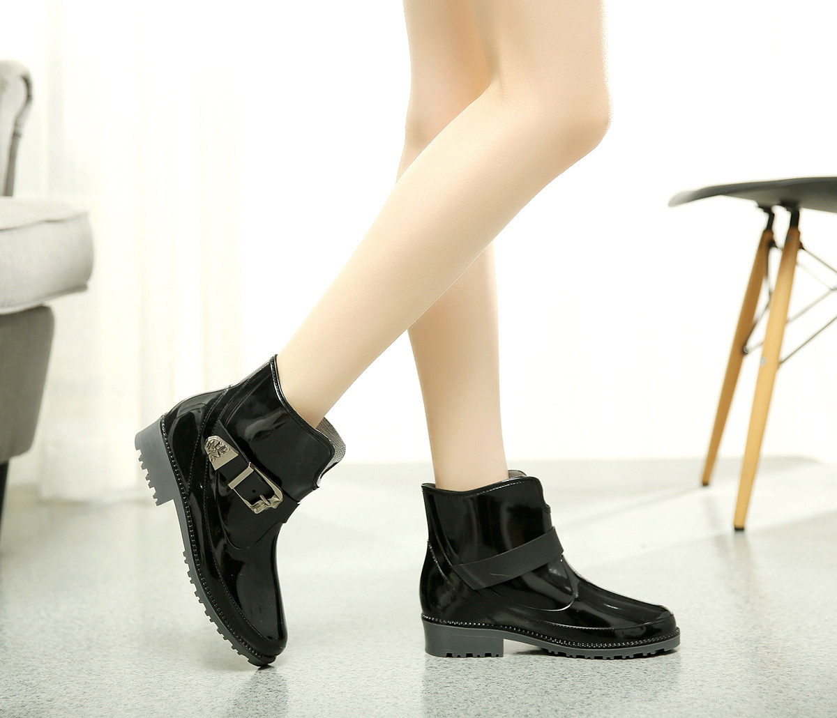 Summer 2021 new fashion modern rain boots women's Korean version of trendy rubber shoes waterproof ins wind and rain boots rubber light
