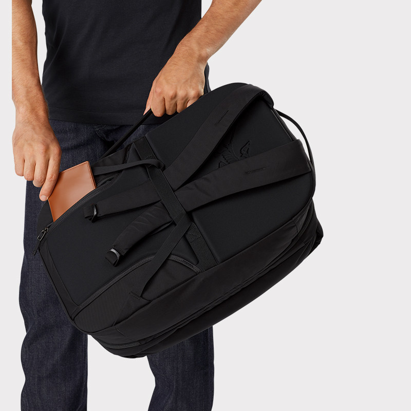 Arc'teryx 始祖鸟 BLADE 中性款都市日用双肩包 28L ￥914.13 天猫￥2600