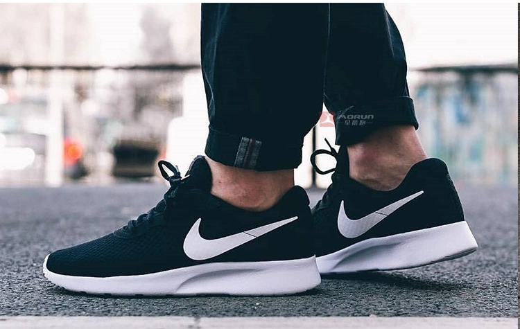 [Buổi sáng] Giày chạy bộ bề mặt lưới màu đen và trắng Nike Tanjun Kaishi 812654-011 - Giày chạy bộ