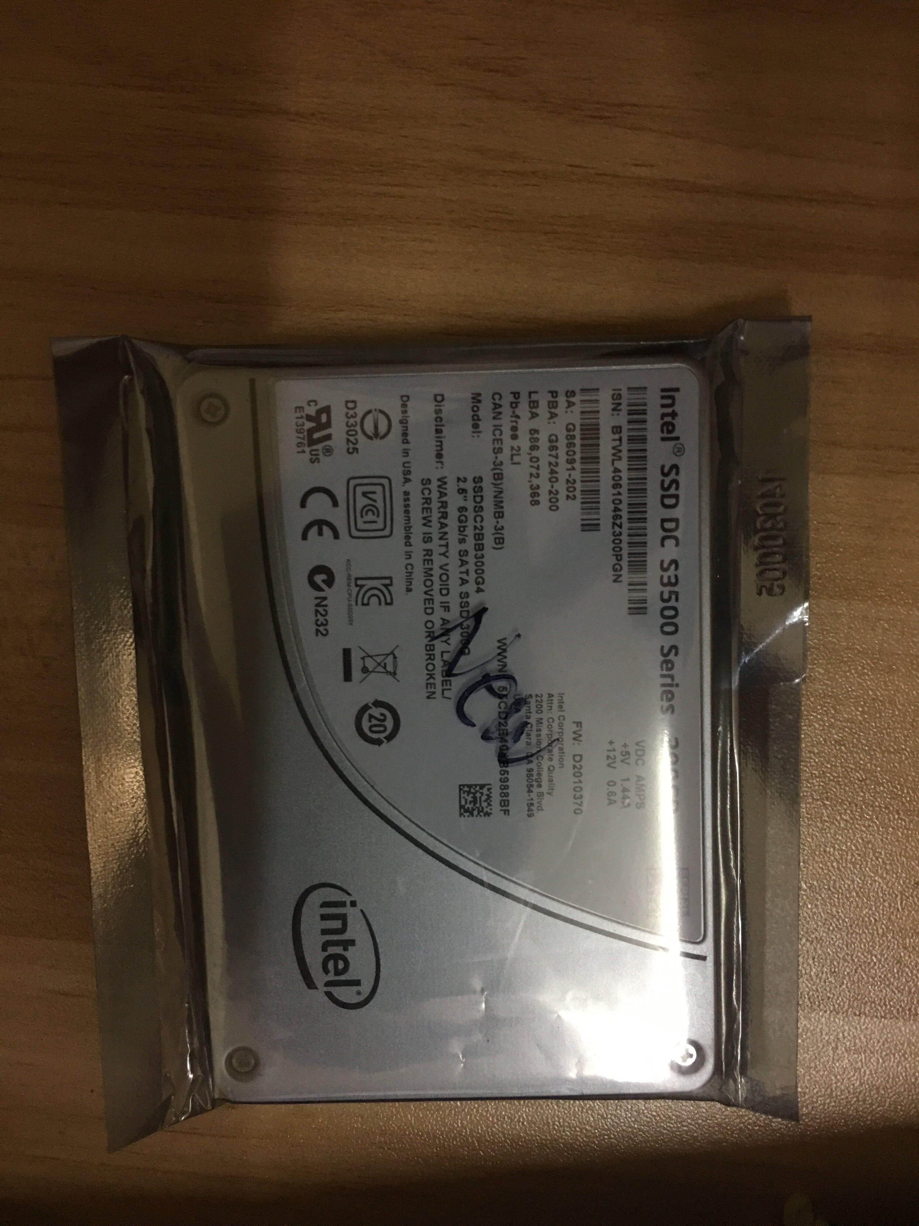 Intel Intel 3500 300G S3500 SATA SSD solid-state drive new UNPROFOR