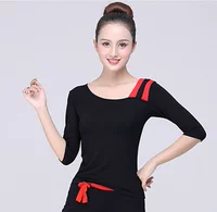 Черный топ с серединой рукава