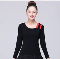 Черный топ с длинными рукавами