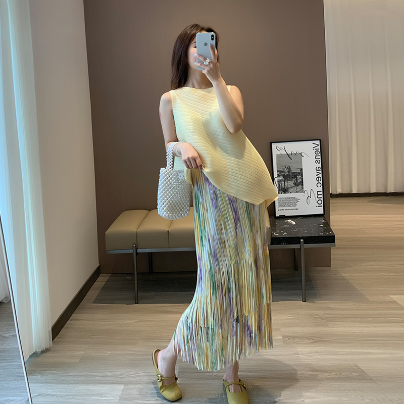 Umi Maternity Wear, Thousands of Options to Choose From, New Colors That Make You Look Fairer, Elegant and Relaxed, Issey Miyake Sleeveless Top, Pleated Tassel Skirt