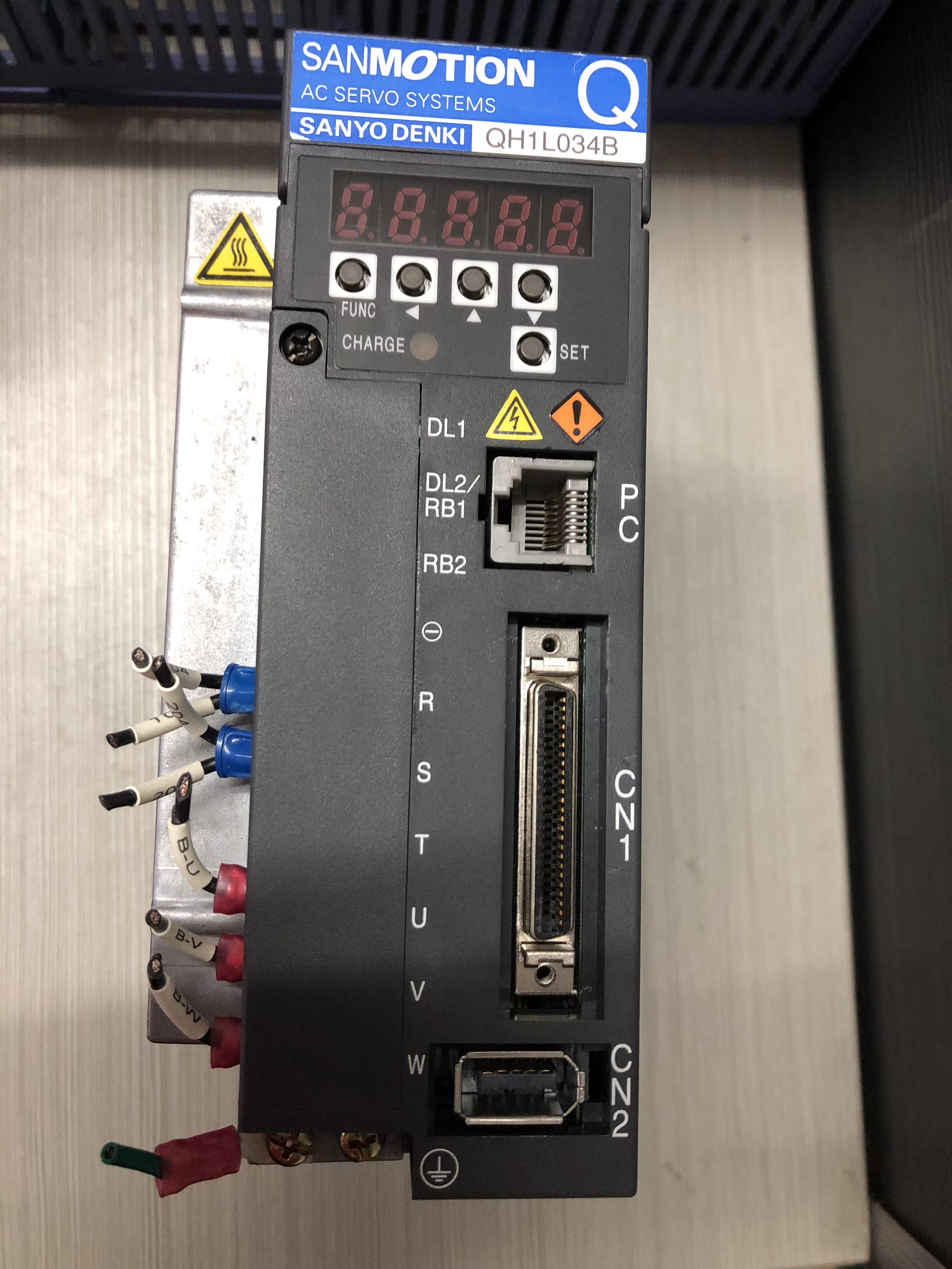 Foreign original second-hand disassembly machine Sanyo servo motor driver RS2A03A0AL0W00 QH1L034B