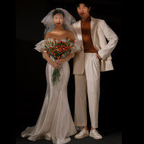 One-shoulder light wedding dress satin 2022 new style trailing tail covering arms simple white thin bride French style go-out yarn