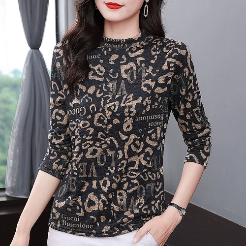 Приятный телу осенний лонгслив для матери, высокий воротник