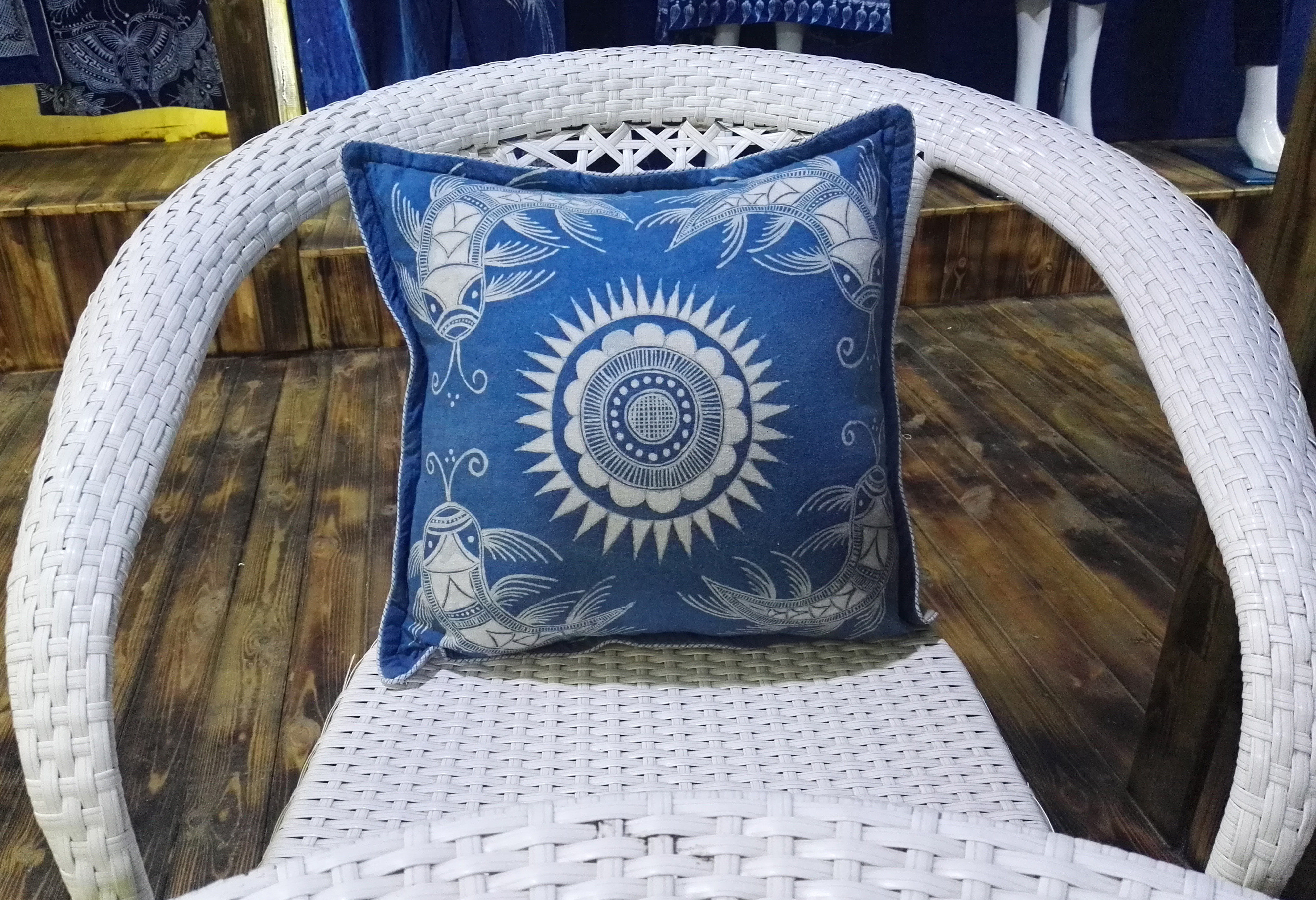Batik pillow cushion cushion pillow cover custom processing Miao batik skills intangible cultural heritage experience training tourism production