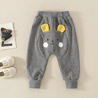 Чистые уши глубоко серые