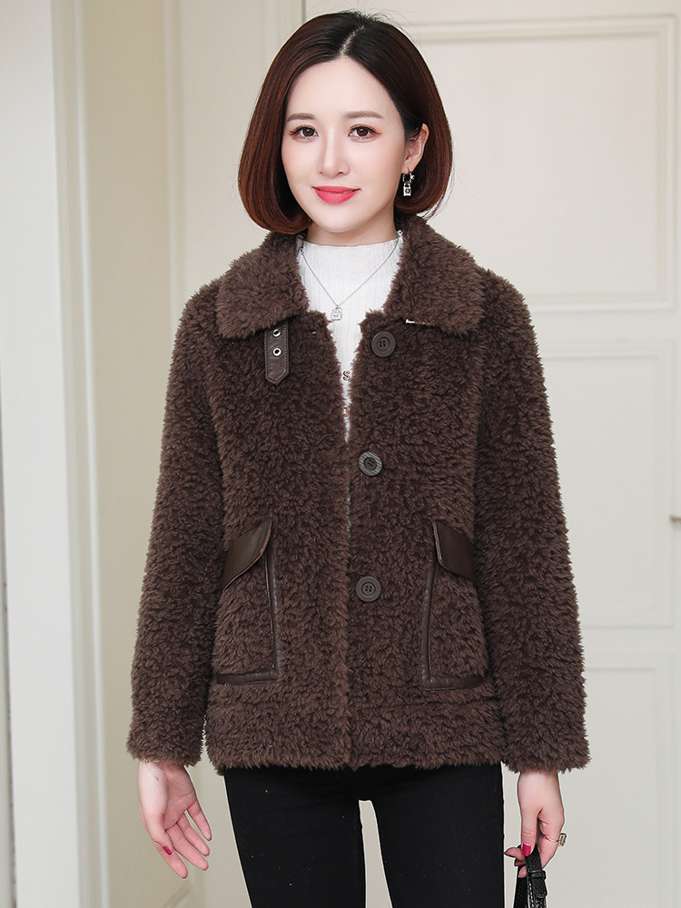 zqqz sheep shearing coat female short fur one 2020 new lamb wool fur coat 2260