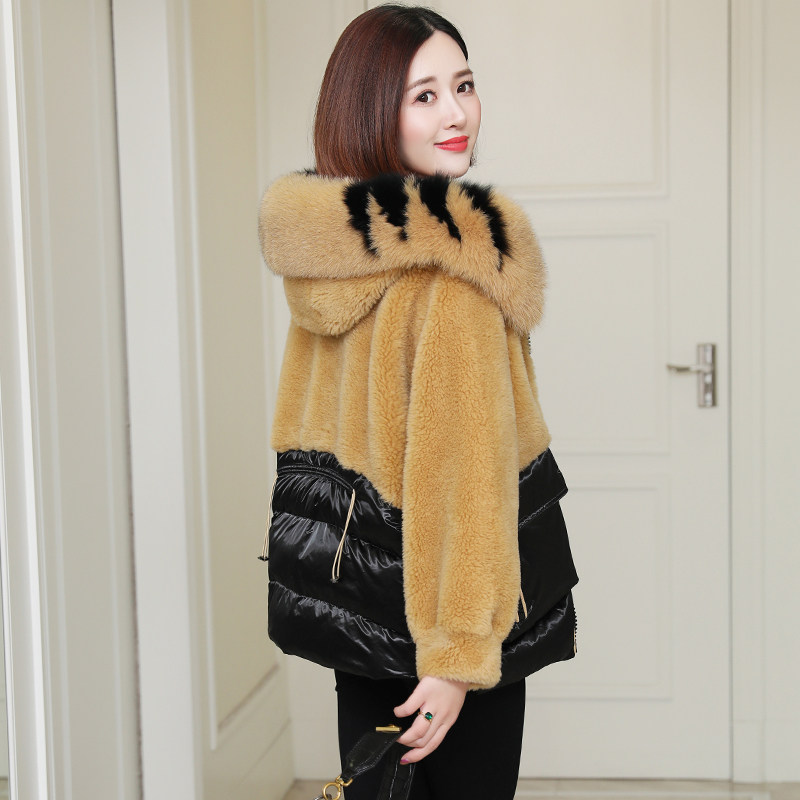 zqqz sheep cut velvet big coat female short fox fur collar new grain wool leather straw jacket down jacket 8006