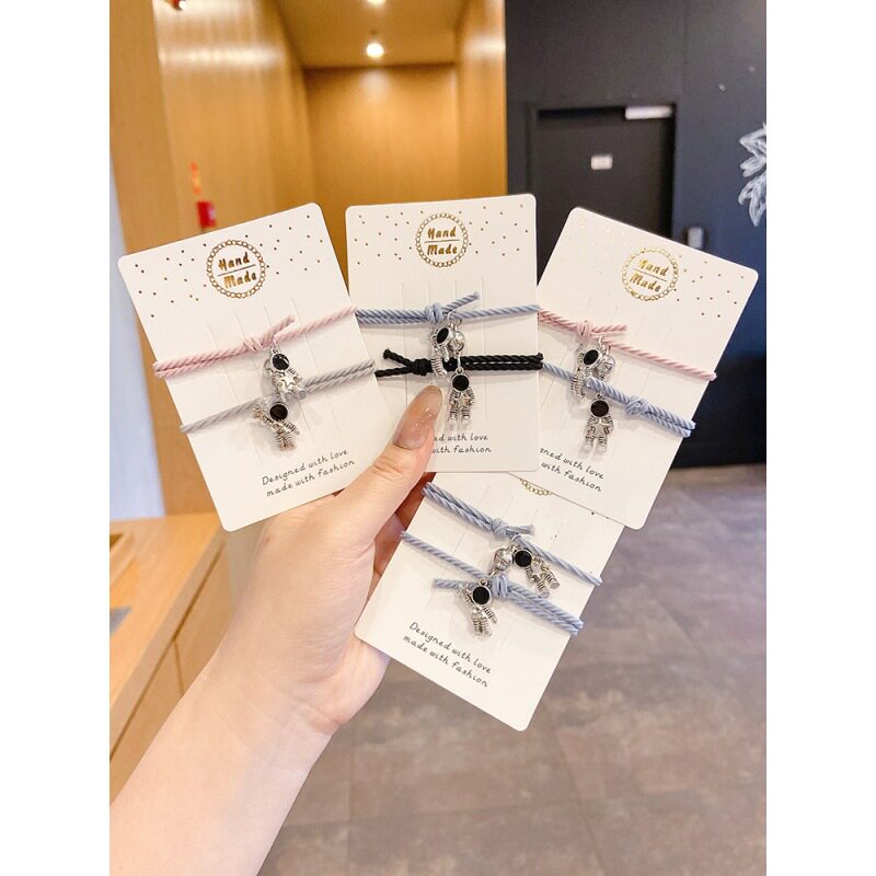 Couple hand chain A pair of suction magnets Three best friends braided hand rope simple student cute two astronauts