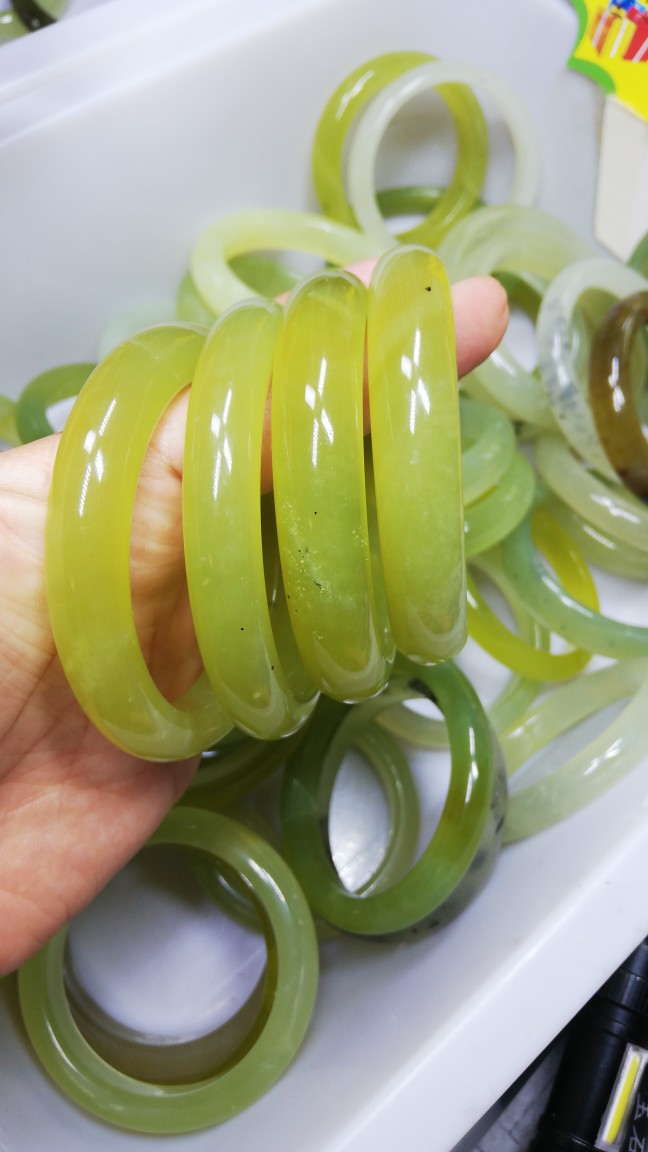 The source high-quality Xiuyu ice material bracelet leaks