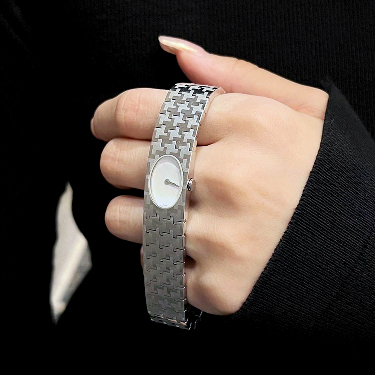 Houndstooth Vintage Second-Hand Women's Watch Niche Light Luxury Bracelet Rectangular Bangle Fashionable Simple High-End Feel Houndstooth Vintage Second-Hand Women's Watch Niche Light Luxury Bracelet Rectangular Bangle Fashionable Simple High-End Feel