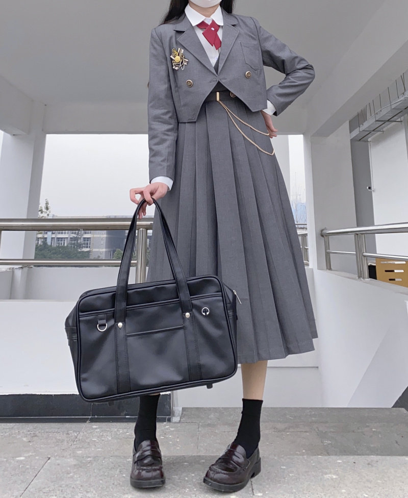 The grey long version of the Orthodox JK Uniform In the Orthodox JK Uniform SHORT WEST SUIT A FULL RANGE OF FOREIGN DRESS CUDDLING BAGS CAN BE UNPACKED.