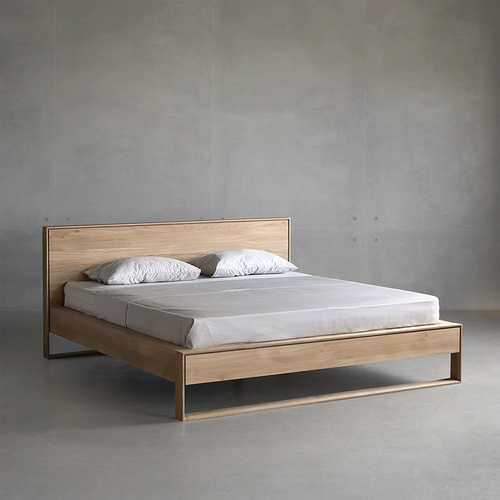 Северная экспрессия, импортируемое из Ethnicraft/Nordic с двуспальной кровати.