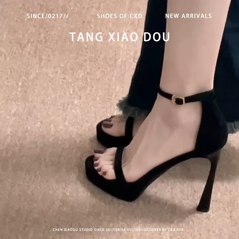 Summer sexy black universal sandals with a strap