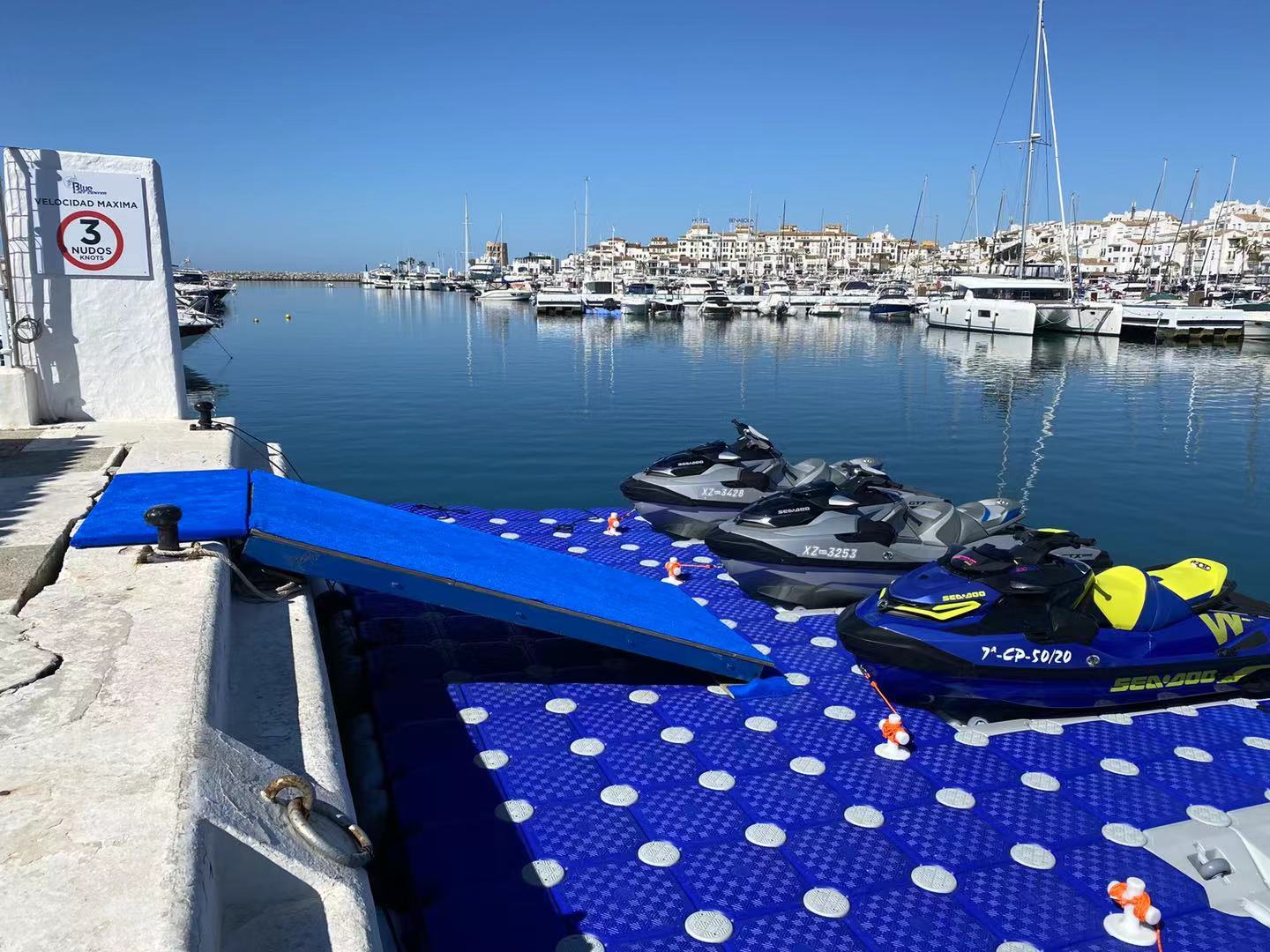 Plastic pontoon pontoon platform Yacht speedboat motorboat dock berth Water pontoon pontoon pontoon scenic area pontoon