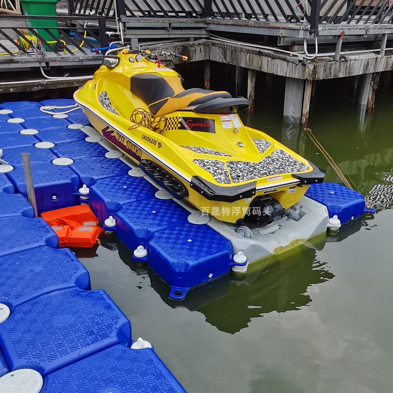 Plastic pontoon pontoon water platform yacht marina suitable for motorboat pontoon roller floating bucket winch accessories