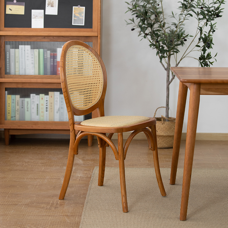 北欧复古风实木餐椅：为现代家居带来经典优雅