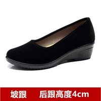 Черные туфли на каблуке