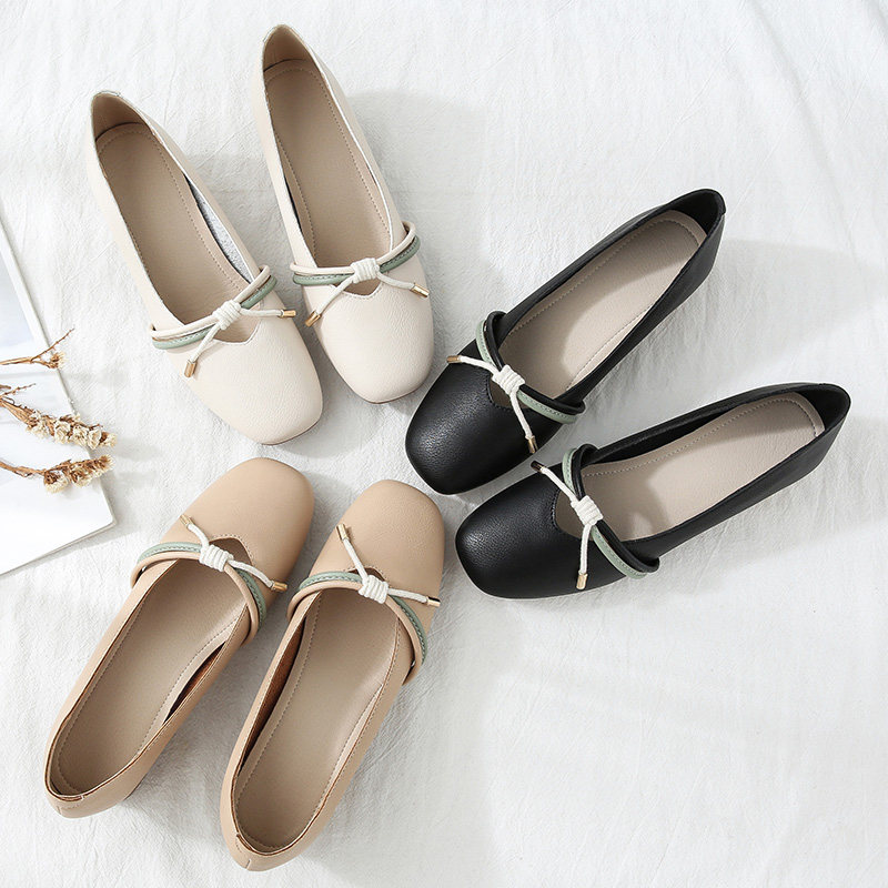 Single shoe woman 2022 new medium heel Mari Precious grandma shoes coarse heel retro square head soft leather 100 hitchhiking legume bean shoes