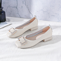 Low heel single shoe woman coarse heel 2021 Early spring new shoes One foot pedal genuine leather square head Grandmother shoe rice white shoes