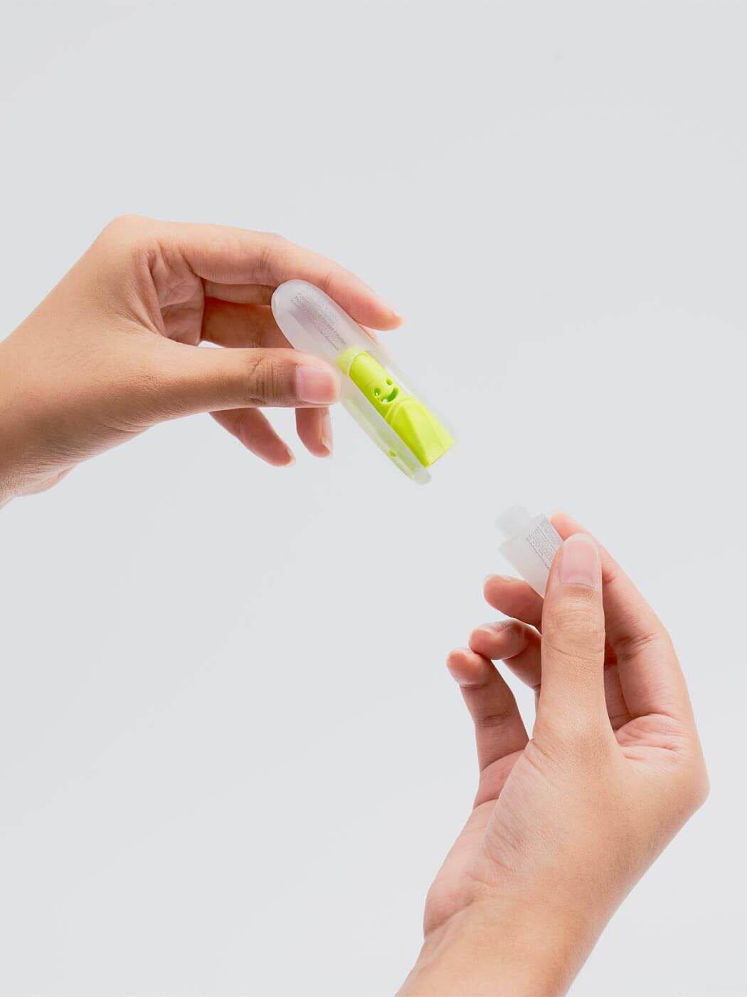 Thai pastel with smiling face and nose with eight fairy cans with mint loaters refreshing and sober and sober nasal suction type clear cool oil-Taobao