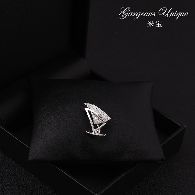 Mibao customized brooch ລະດັບສູງແມ່ນກ້ຽງ sailing navy sailboat corsage suit ສ່ວນບຸກຄົນ brooch ຍີ່ປຸ່ນແລະເກົາຫຼີ