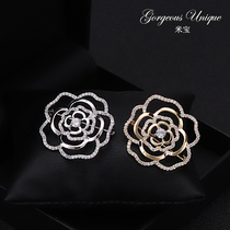 Luxury atmosphere small fragrant wind rose hollow exquisite lady brooch fixed clothes pin coat decoration