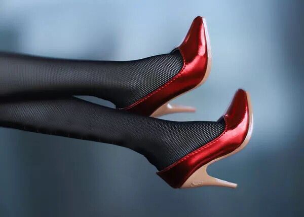 3 points in the heels of the women's heels.