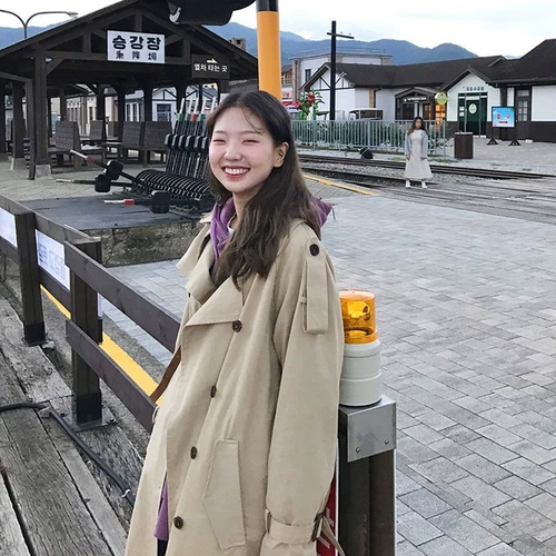 Осенняя хаки цветная куртка