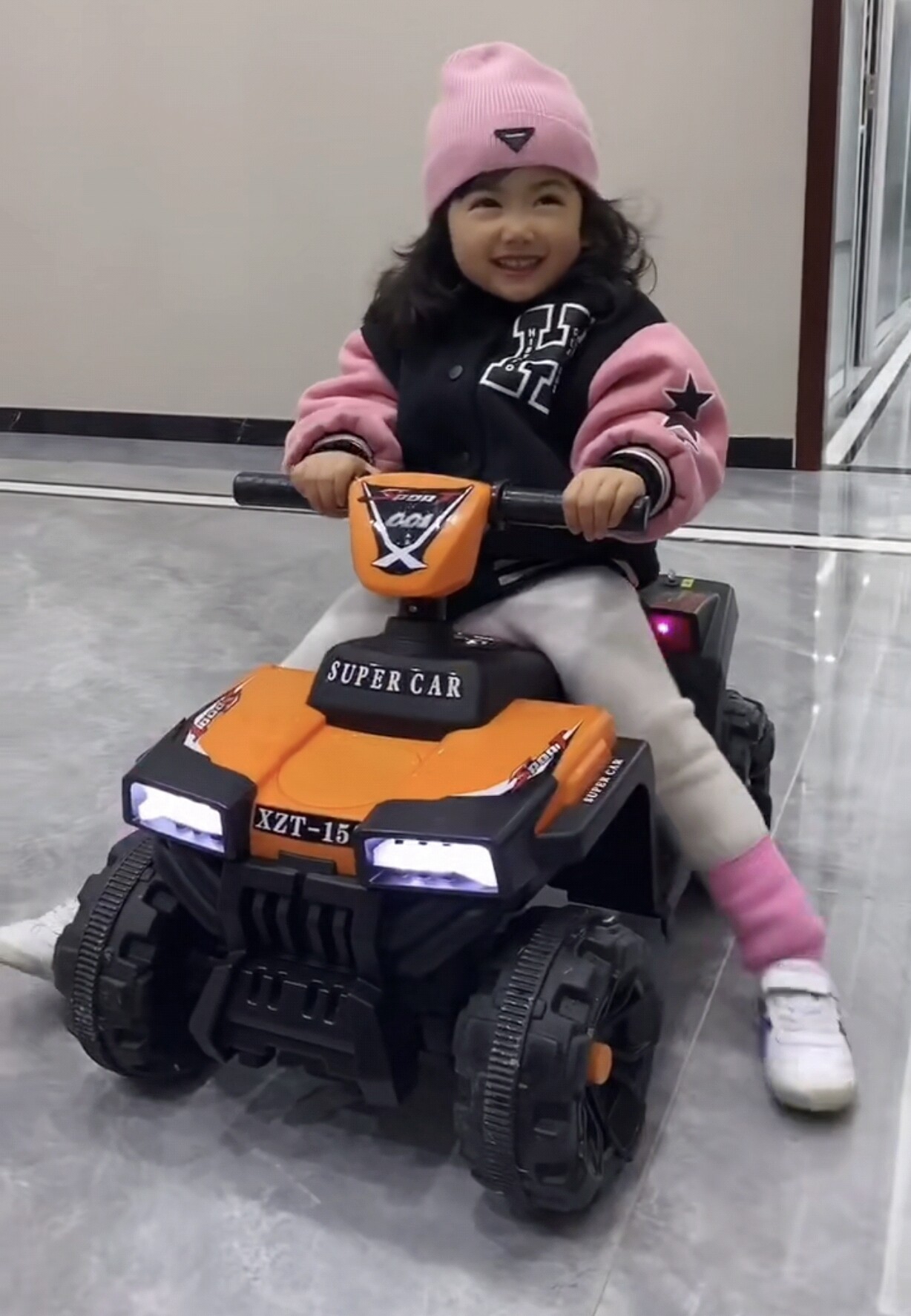 New 2-5-year-old baby four-wheeled electric car beach car charging with birthday gift cross-country electric car