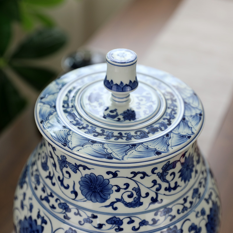 Restoring ancient ways is hand draw 2 jins with caddy fixings of blue and white porcelain ceramic storage tank puer tea to wake tea storage POTS moistureproof