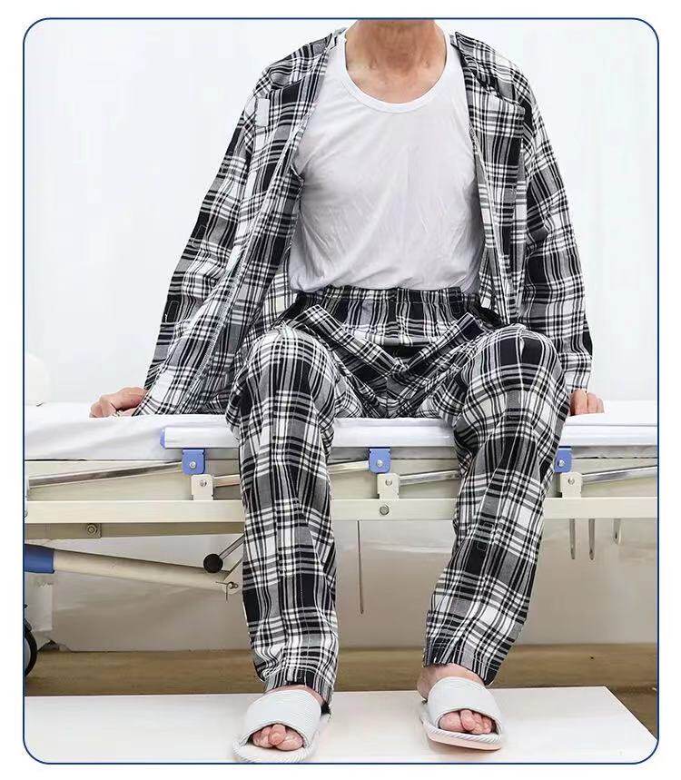 Men's nursing clothes are easy to put on and take off.