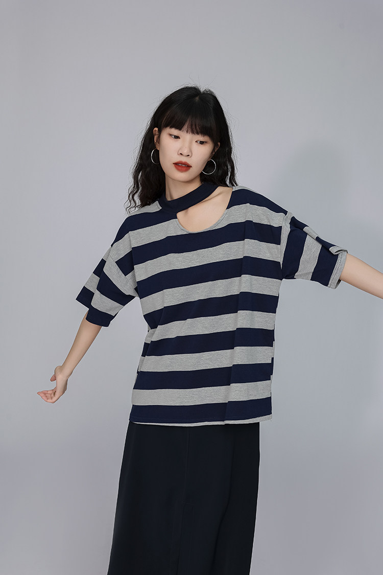 Стильные костюмы 「又巷」甜辣两件套裙2023年夏季新款条纹上衣搭开叉半身裙套装女